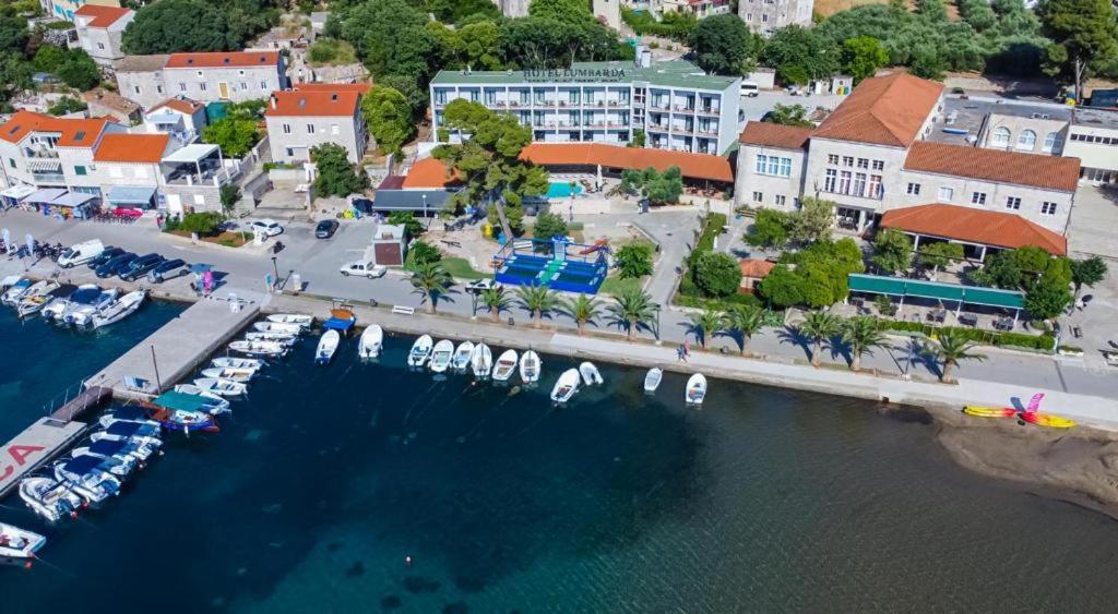 Hotel Lumbarda Exterior foto