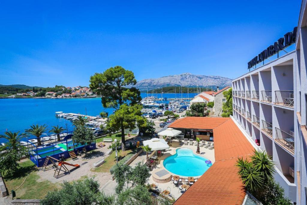 Hotel Lumbarda Exterior foto